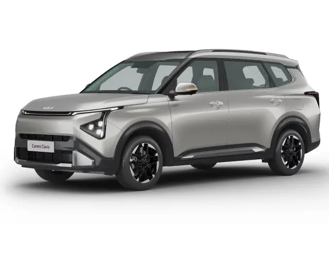 Kia Carens Clavis GTX Plus Turbo P 7DCT - Ivory Silver Gloss