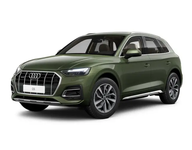 Audi Q5 Signature Line - District Green Metallic