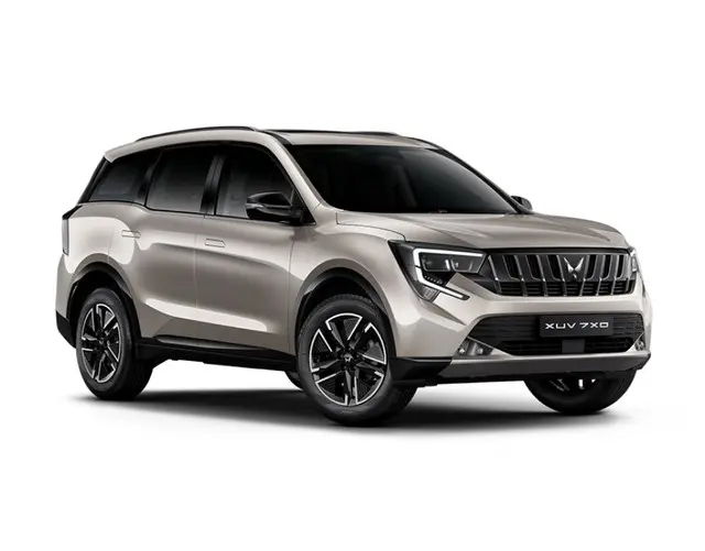 Mahindra XUV 7XO AX5 AT P - DESERT MYST
