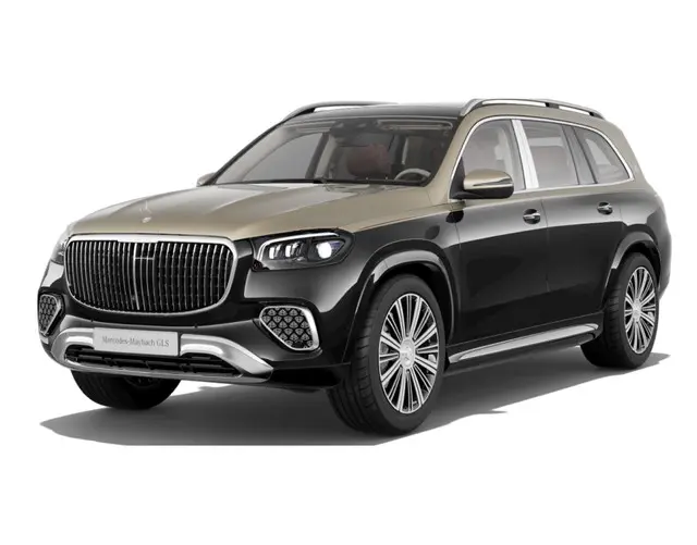 Maybach two-tone paint obsidian black / MANUFAKTUR kalahari gold metallic variant