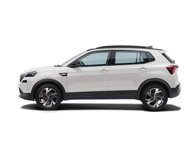Skoda Kushaq in Candy White with Black roof color
