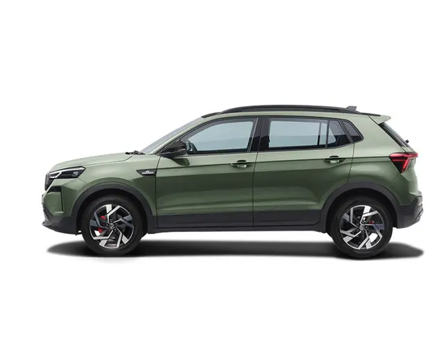 Skoda Kushaq in Shimla Green with Black roof color