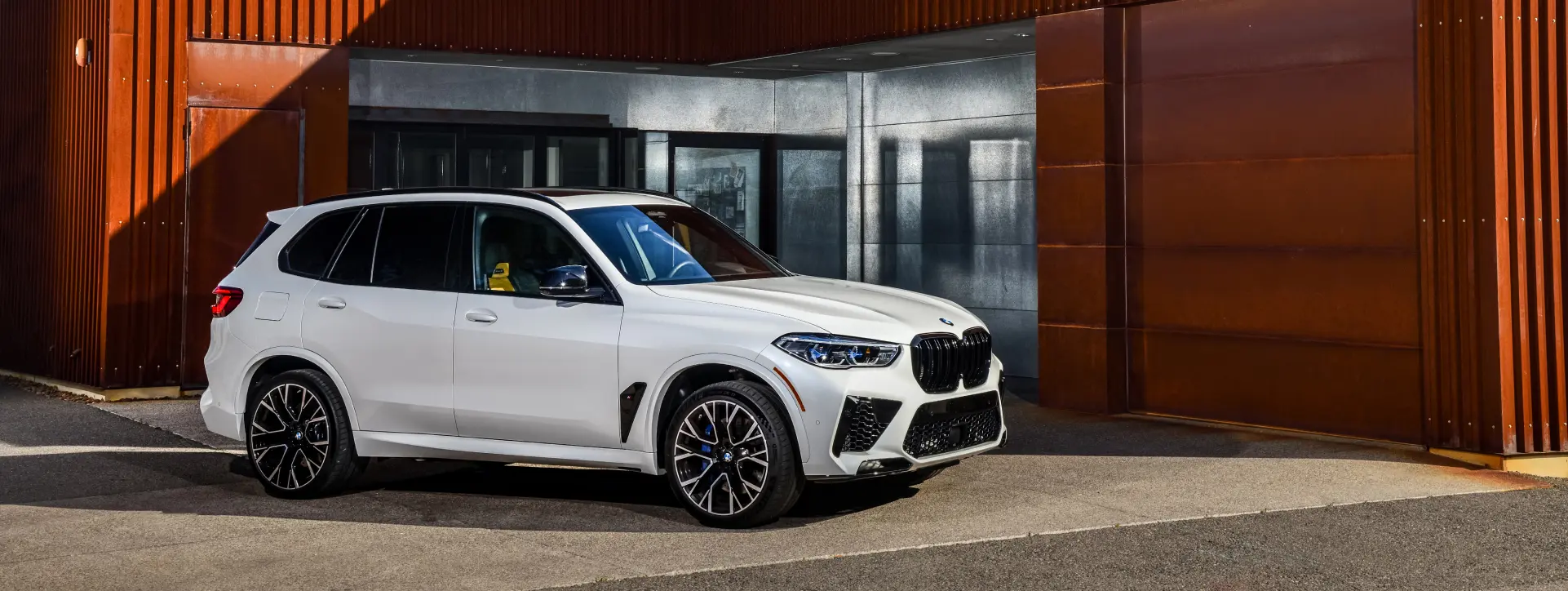 BMW X5 Front Right View