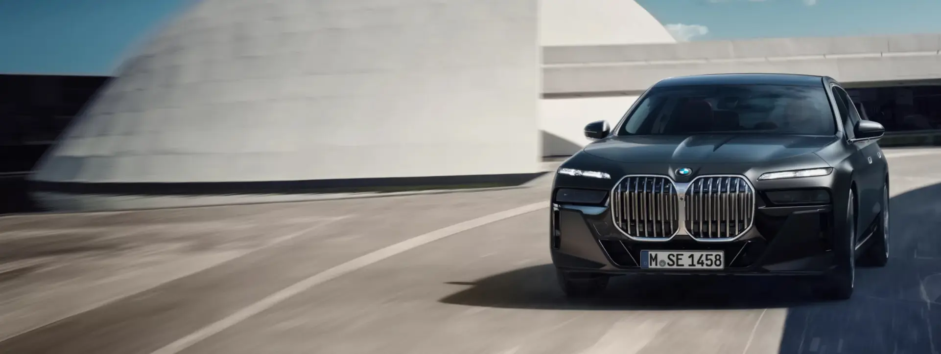 BMW 7 Series Front View (Outside)