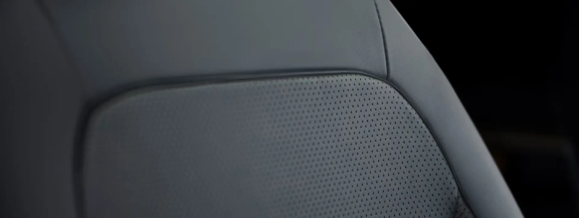 Land Rover Defender 110 Modern and tactile seat