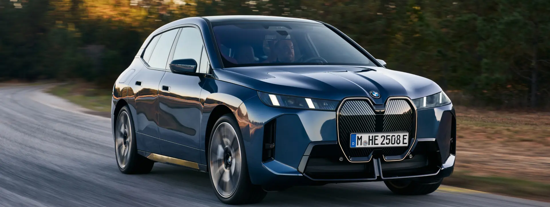 BMW iX Front Right View 1