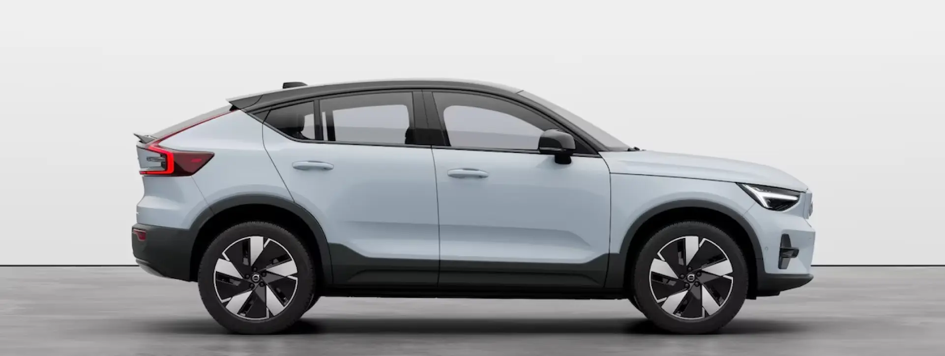 Volvo C40 Side View (Right)