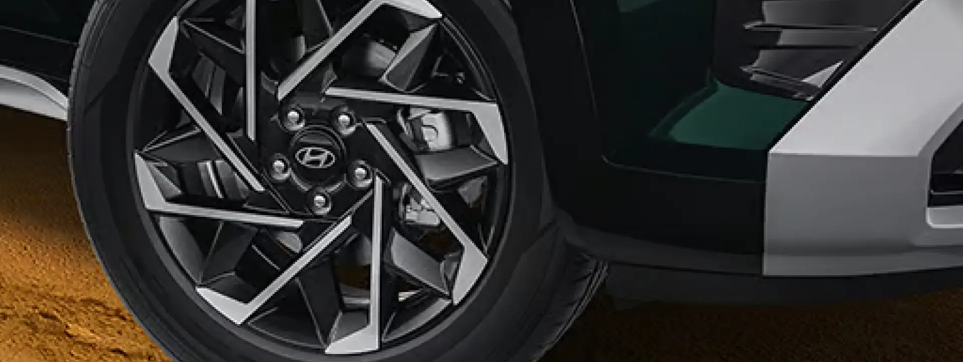 Hyundai Alcazar alloy wheel