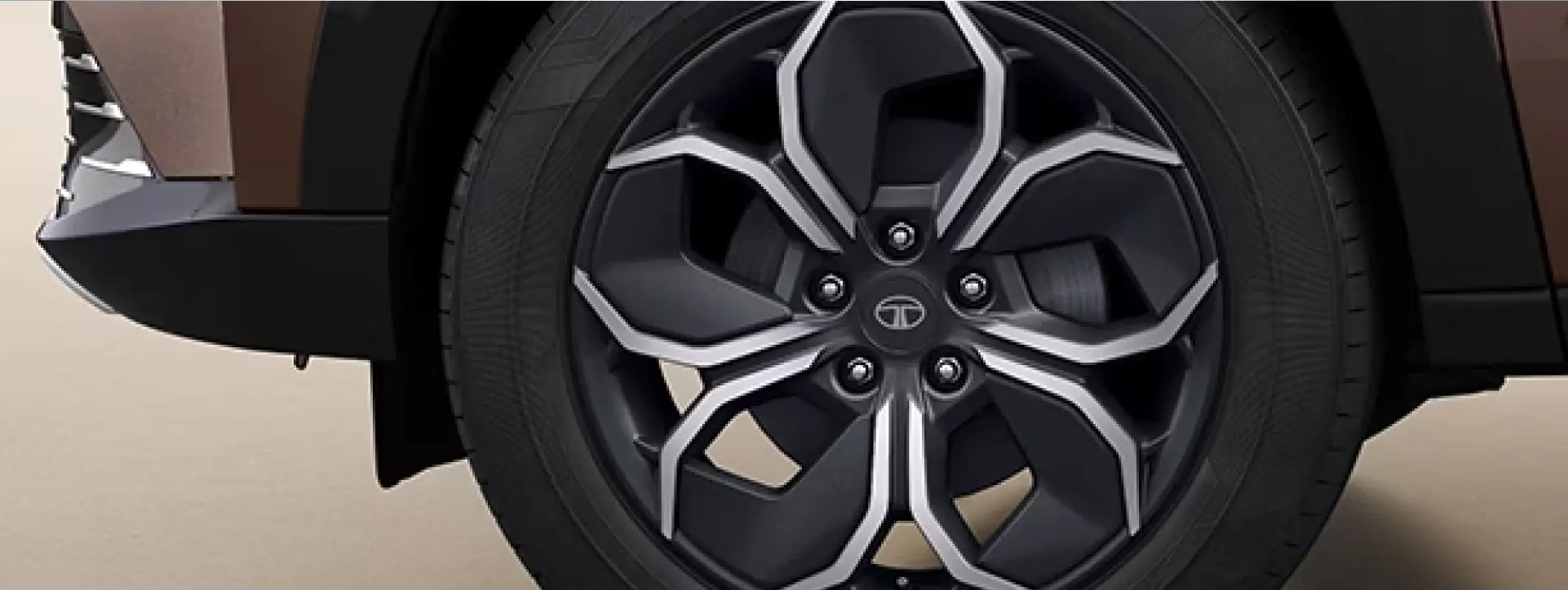 Tata Curvv R18 Alloy Wheels with Aero Inserts