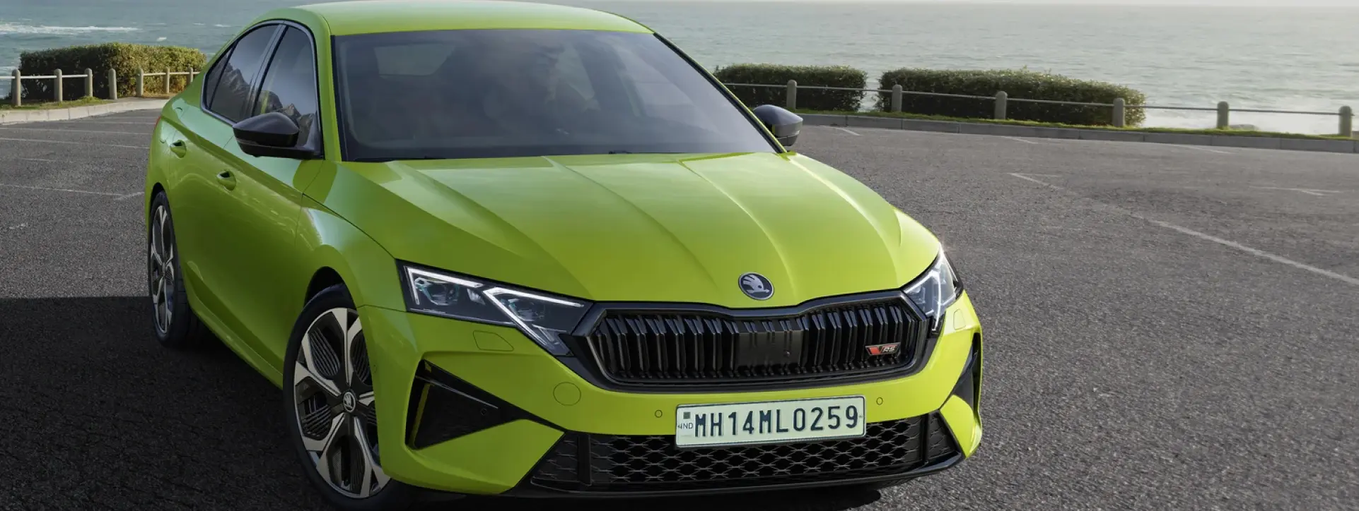 Skoda Octavia RS Front Right View
