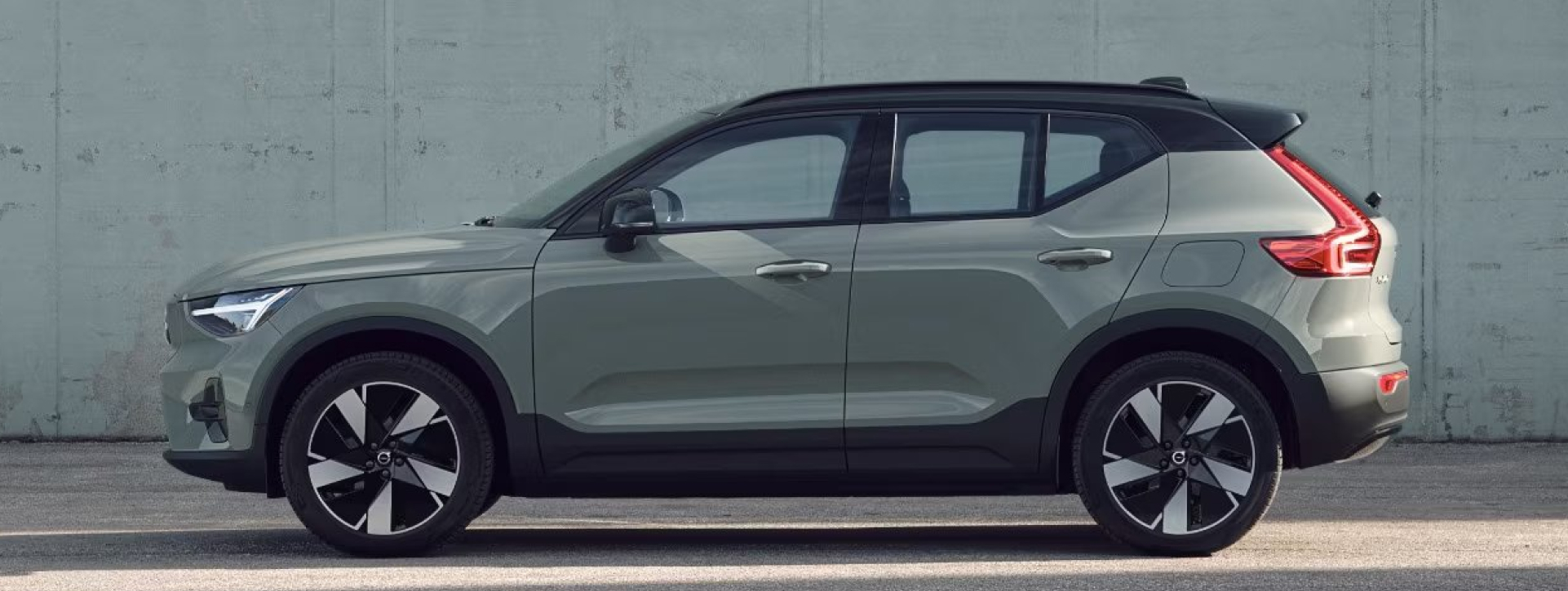 Volvo XC40 Recharge Side View (Left)