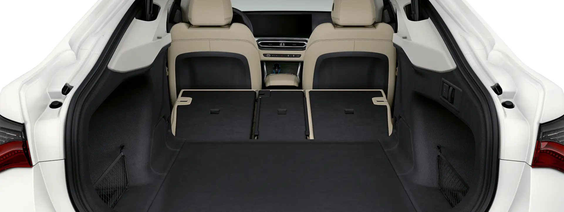 BMW i4 Boots Space