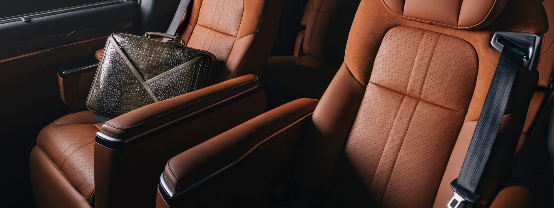 Morris Garages M9 Rear Seats With Arm Rest