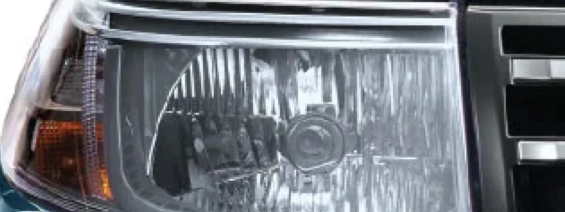 Mahindra Bolero Neo Sporty headlamps with DRLs