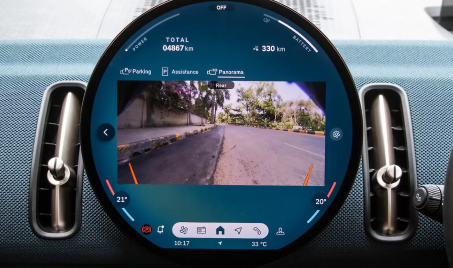 Crystal-Clear Rearview Camera for Safer Parking